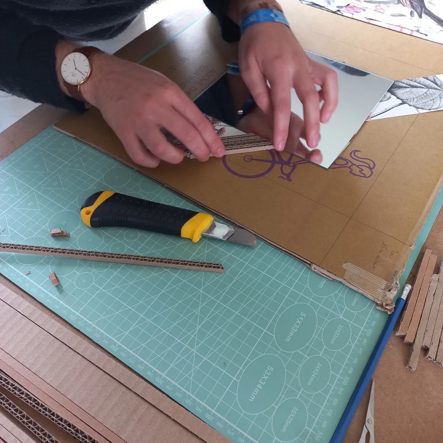 Atelier de création d’objet en carton recyclé (Tabouret, miroir, lampe...)