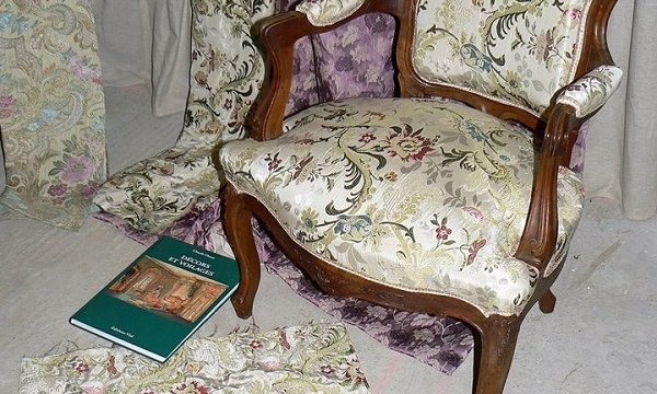 Fauteuil de style Louis XV, Rocaille, Tissu Soierie italienne