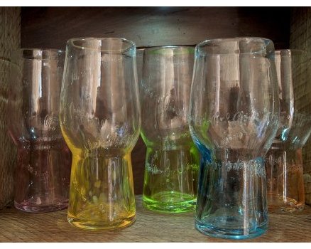 Verres de différentes couleurs