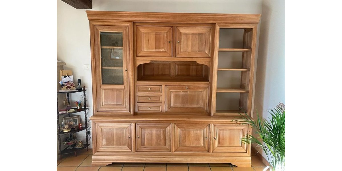 Revalorisation sur-mesure de ce living-room en merisier