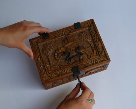 Coffret Minnekäschen, restitution d’un coffret de courtoisie du XVe siècle allemand, érable sycomore et ferrures forgées, 2017