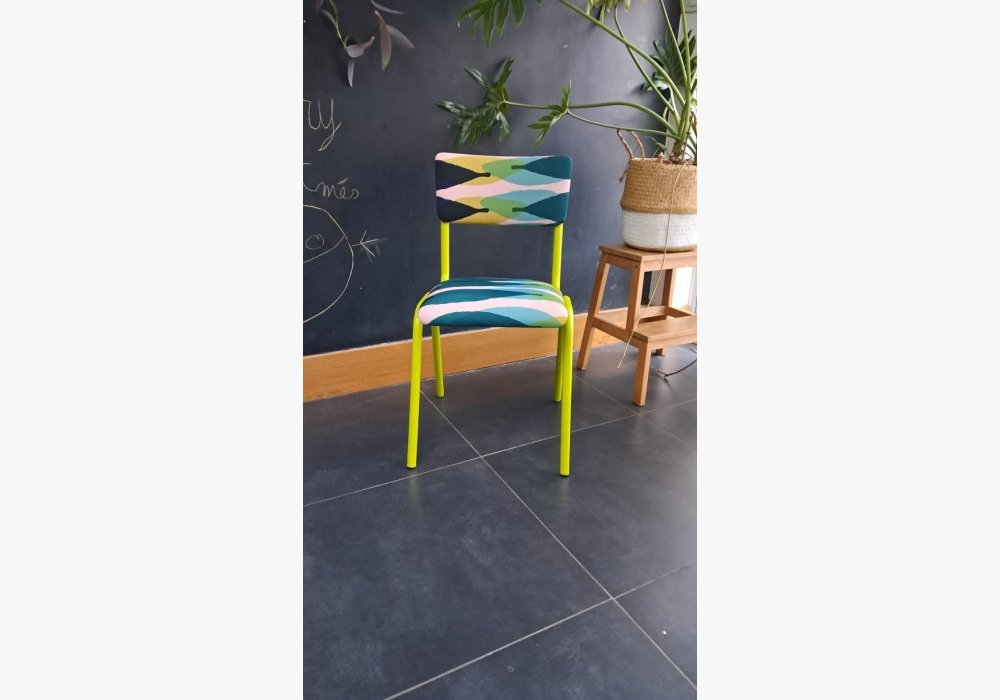 Chaise d’école restaurée 