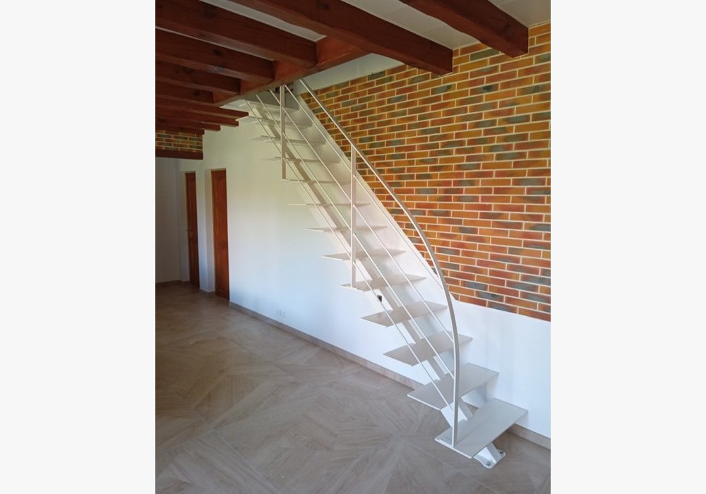 Escalier métal blanc