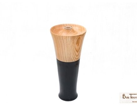 Vase teinté à l’encre de chine en frêne