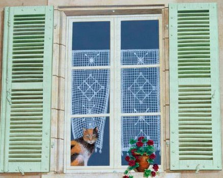 fenêtre en trompe l’oeil en extérieur