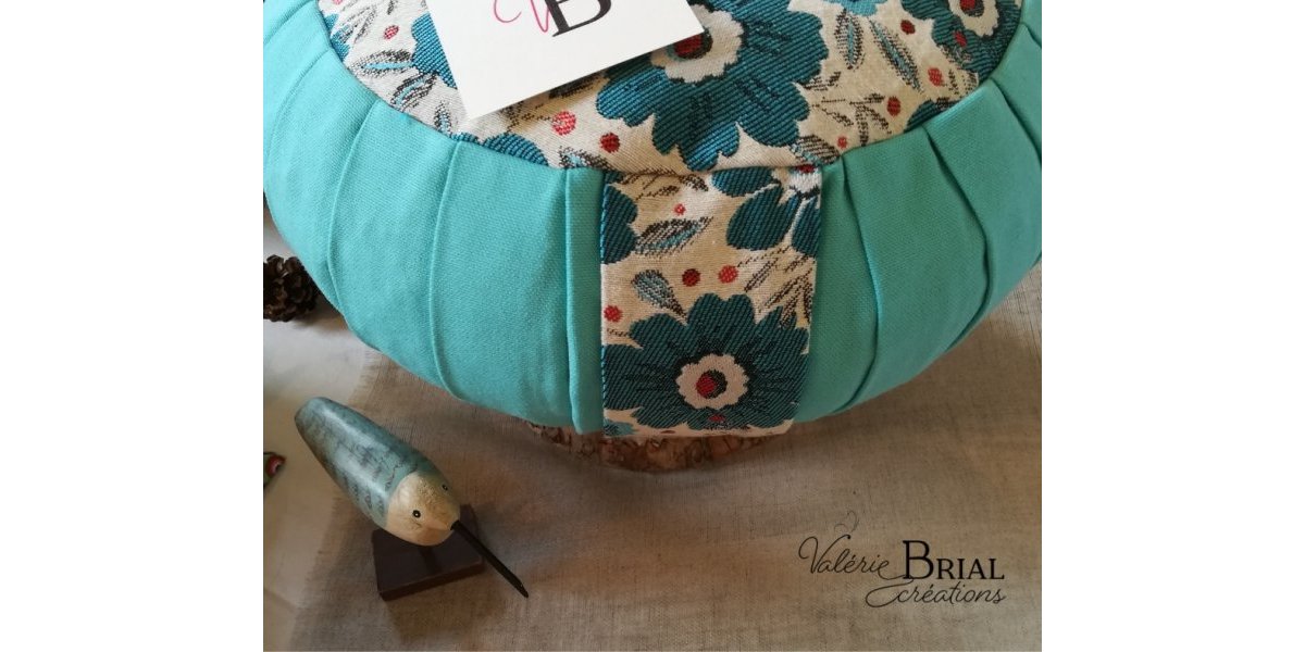 Coussin de méditation traditionnel ou zafu Fleurs du Japon - Garni de balle d’épeautre bio d’Alsace