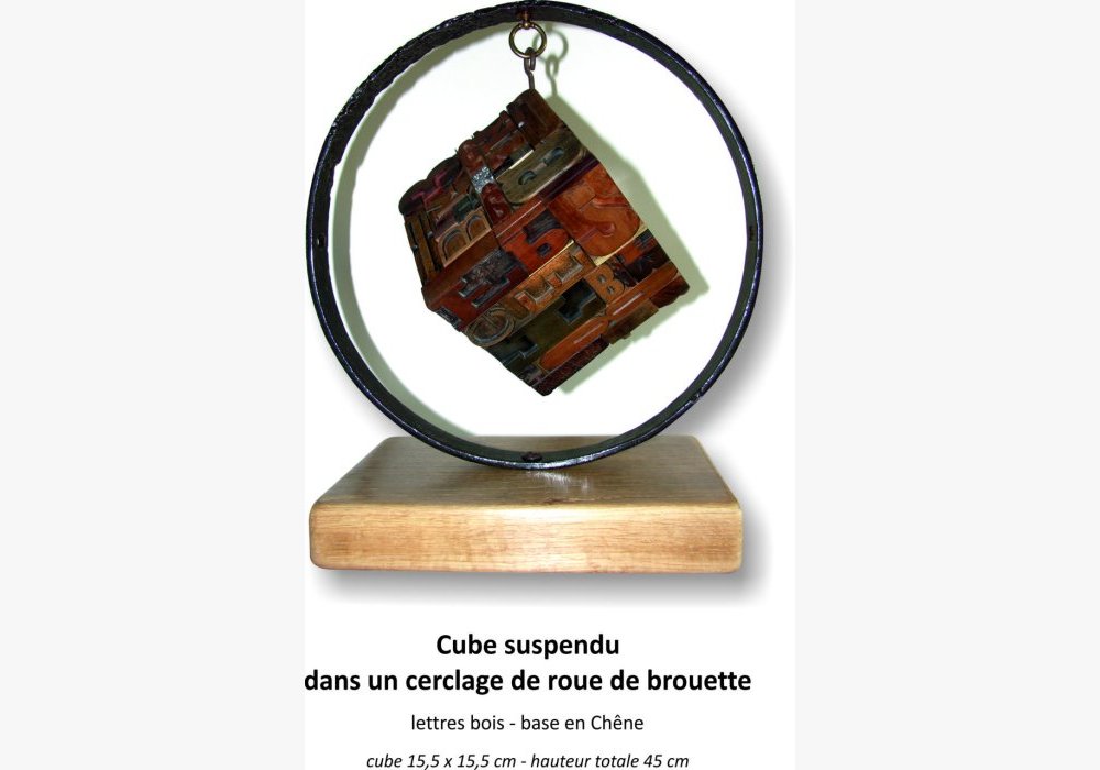 cube dans un cerclage de roue de brouette