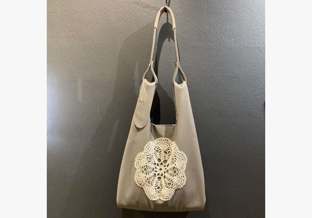 Cabas Saskia cuir recyclé gris et napperon