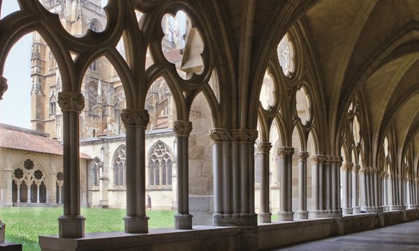 Exposition Métiers d’art au cloître de la cathédrale