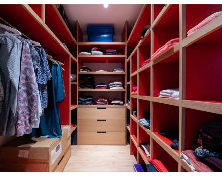 Dressing en chêne et mélaminé rouge