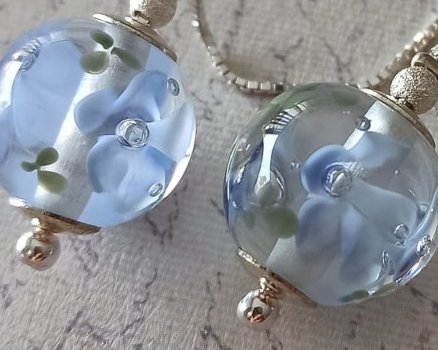 Boucles d’oreilles perles florales en verre filé