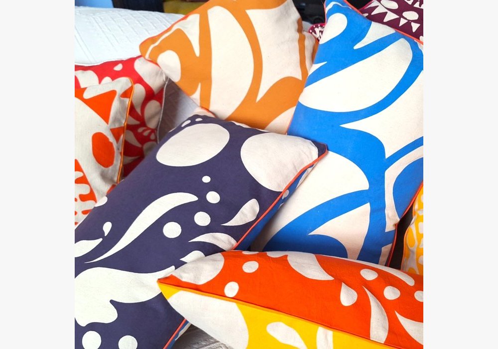 Coussins réversibles sérigraphiés sur drap ancien