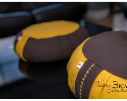 Coussin de méditation demi lune et coussin de méditation traditionnel ou Zafu Massala/Chocolat - Garnis de balle d’épeautre bio d’Alsace