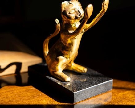 Statuette doré or jaune foncé