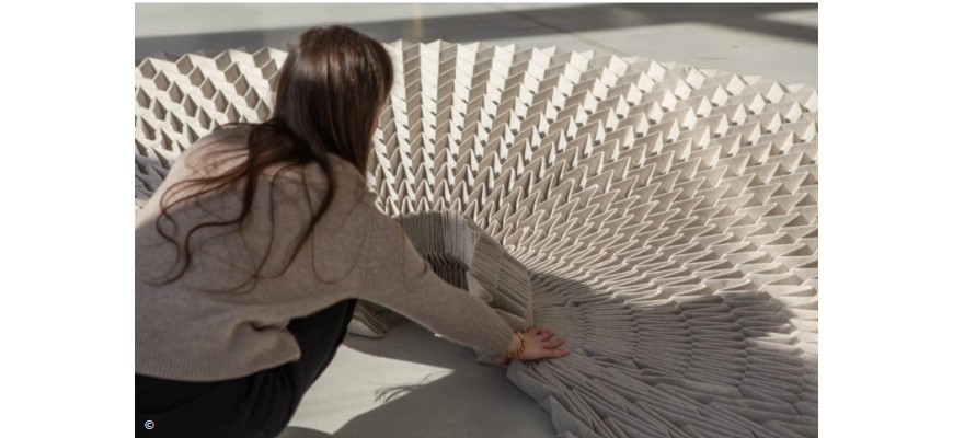 LES EXPOSITIONS Plisser le monde Sarah Saint-Pol