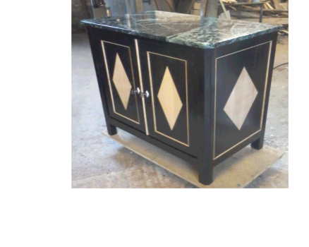 Réalisation d’un meuble en ébène massif