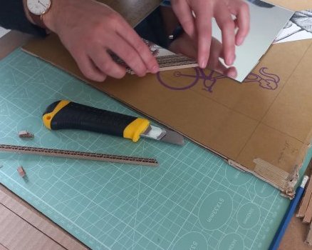 Atelier de création d’objet en carton recyclé (Tabouret, miroir, lampe...)