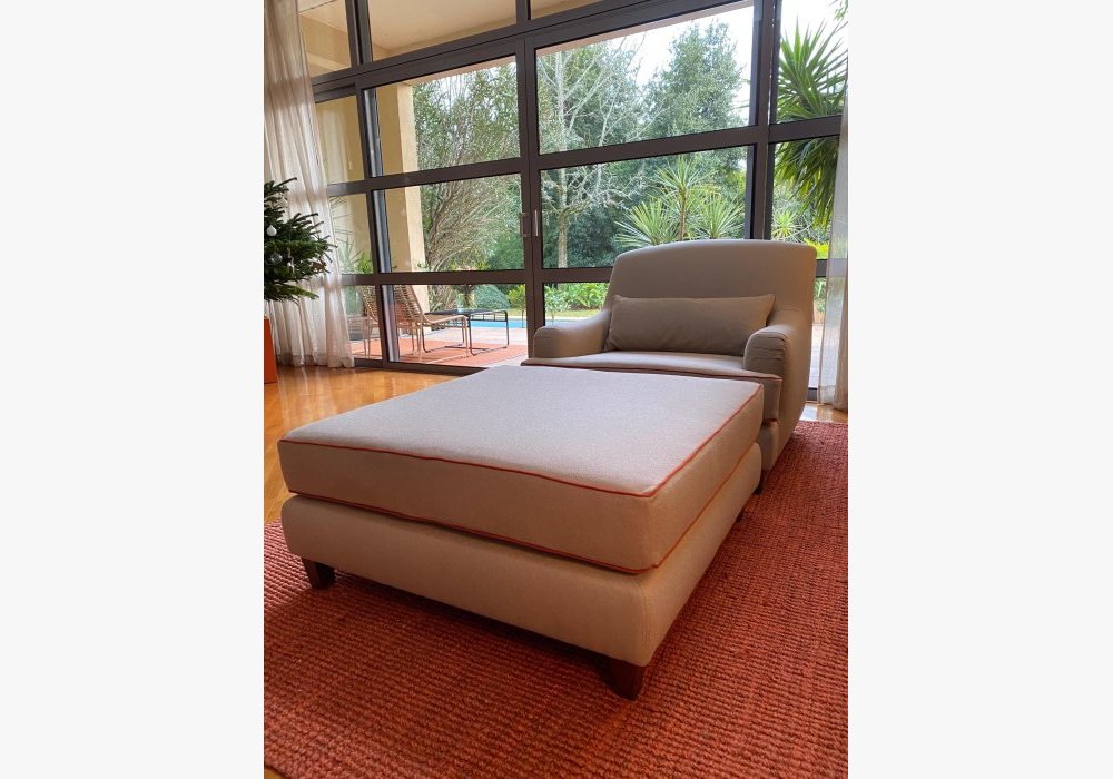 Fauteuil confortable + pouf